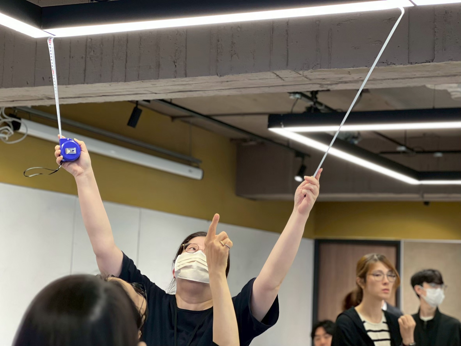 學員進行空間尺寸量測實作